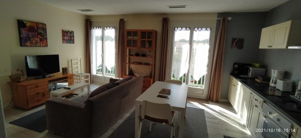 Logement Dans Une Pinede A Lambesc Otel Dış mekan fotoğraf